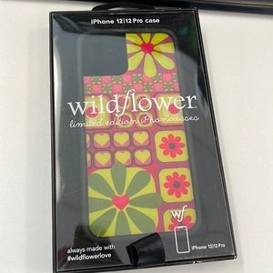 🚨 Last chance before donation 🚨 NIB Wildflower iPhone 12/12Pro Case